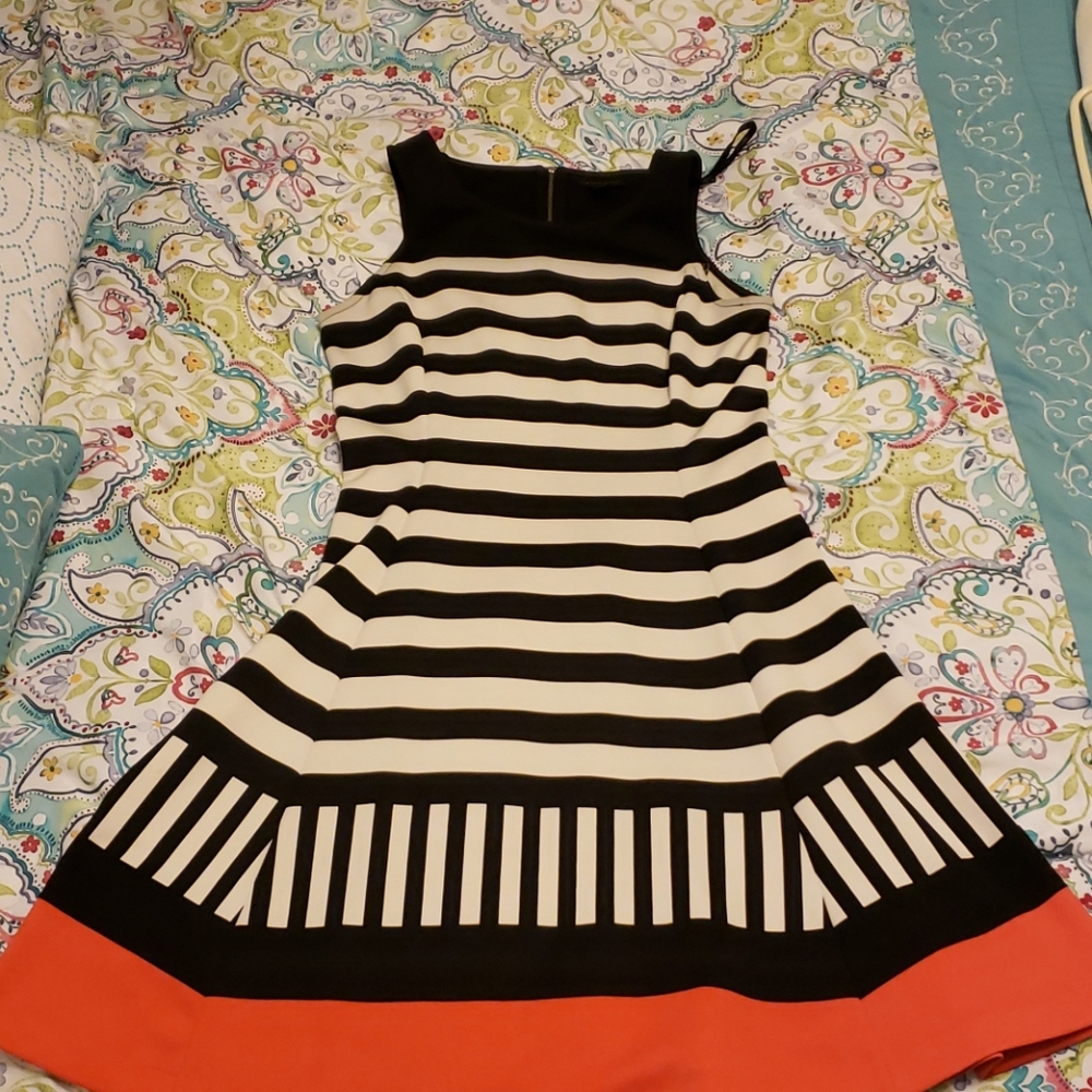 Gorgeous Flattering Striped Black White Orange Mid